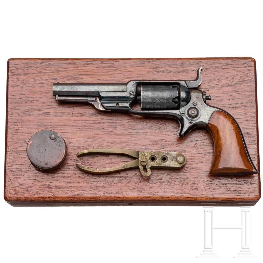 A Colt Mod. 1855 Sidehammer, ca. 1860, in case: A Colt Mod. 1855 Sidehammer, ca. 1860, in caseCal. .28(BlackPowder), SN. 22853 , matching numbers. Octagonal barrel, length 3½", bore dull, with good rifling. Five shots. On top of the barrel t