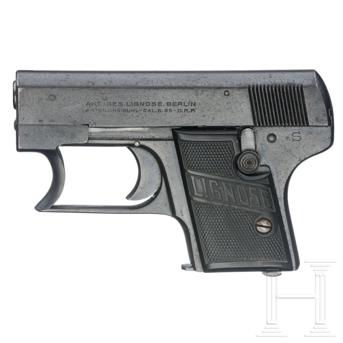 A Lignose Mod. 2 A "Einhand" pistol: A Lignose Mod. 2 A "Einhand" pistolCal. 6,35mmBrowning, SN. 26463, nummerngleich. Leicht rauer Lauf, Länge 53 mm. Sechsschüssig. Signalstift. Beschuss Krone/"N". Links am Schlitten gemarkt "Akt.-Ges