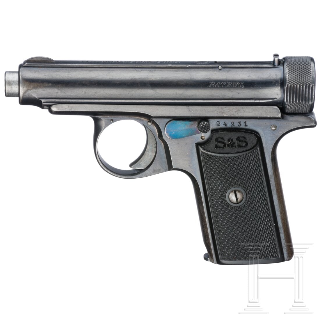 A Sauer & Sohn Mod. 13: A Sauer & Sohn Mod. 13Cal. 7,65mmBrowning, SN. 24231, nummerngleich. Fast blanker Lauf, Länge 78 mm. Siebenschüssig. Beschuss Krone mit "N". Standardfirmierung. Originale Brünierung, mit
