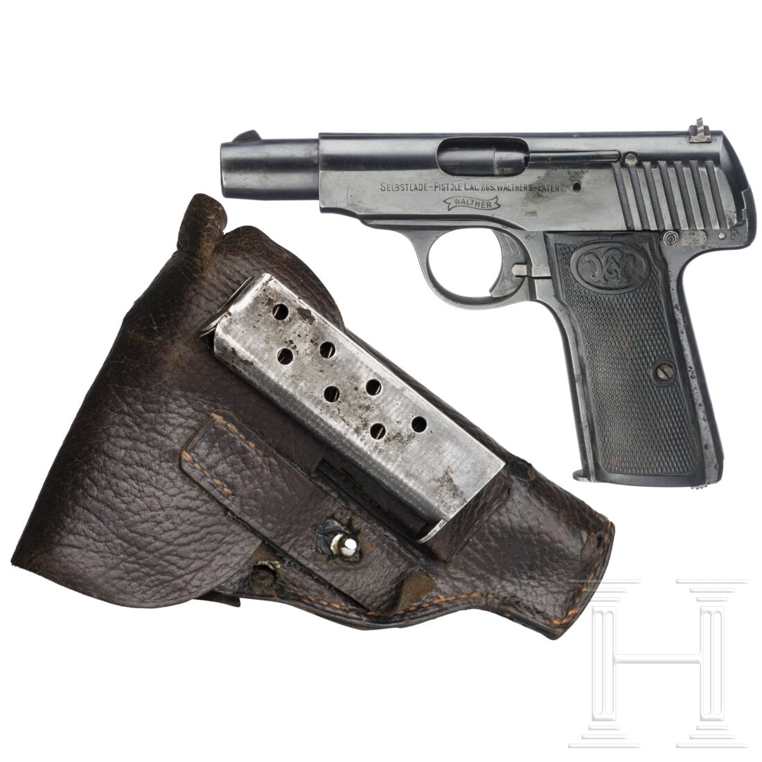 A Walther Mod. 4, in holster: A Walther Mod. 4, in holsterCal. 7,65mmBrowning, SN. 187254, nummerngleich. Fast blanker Lauf, Länge 85 mm. Achtschüssig. Beschuss Krone/"N". Standardbeschriftung. Originale Brünierung,