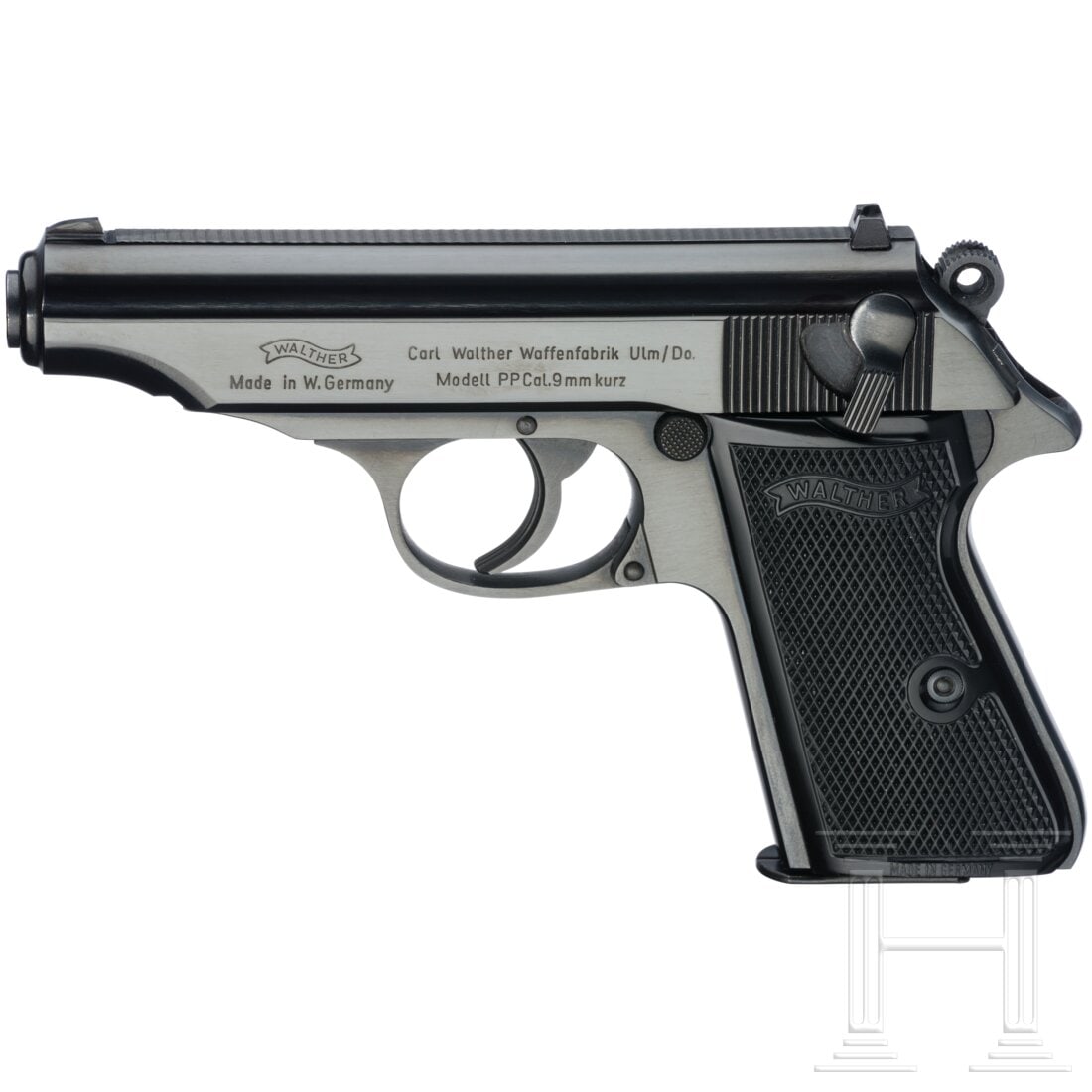 A Walther Mod. PP, 1972: A Walther Mod. PP, 1972Cal. 9mmBrowningK, SN. 42846 A, nummerngleich. Blanker Lauf. Siebenschüssig. Fertigung und dt. Beschuss 1972. Mikro-Kontrastvisier. Standardbeschriftung. Originale Hochglanzbr�