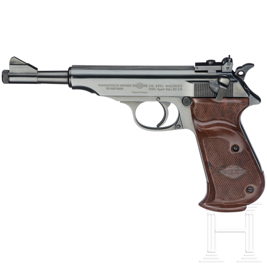 A Manurhin Mod. PP Sport: A Manurhin Mod. PP SportCal. .22lr, SN. 62570C, blanker Lauf, Länge 150 mm. Zehnschüssig. Mikrovisier. Standardbeschriftung. Vollständige, originale Hochglanzbrünierung mit minimaler Lagerspur vor