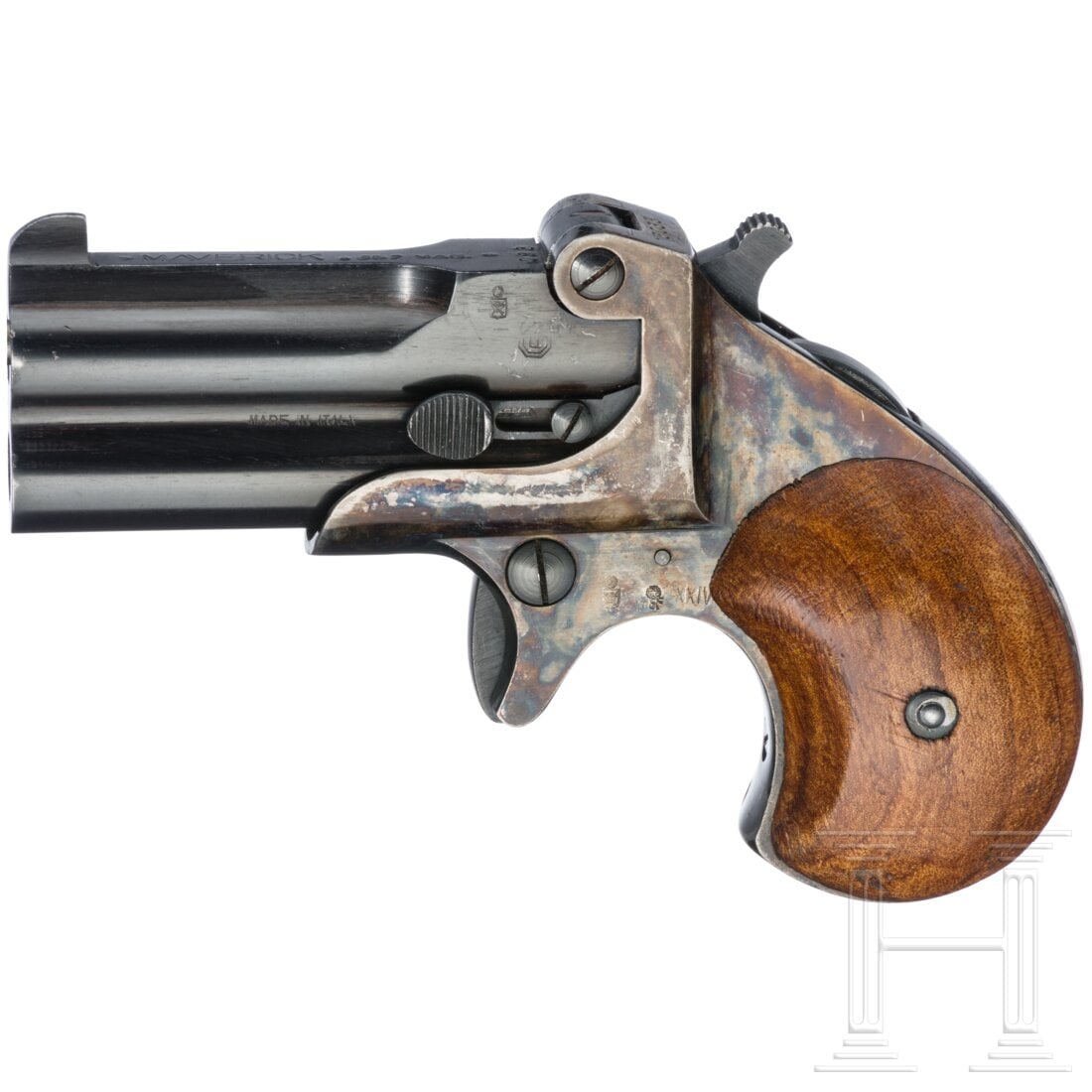 A Uberti Mod. Derringer Maverick: A Uberti Mod. Derringer MaverickCal. .357Mag, SN. 3033, nummerngleich. Blankes Laufbündel, Länge 85 mm. Ital. Beschuss. Laufbündel brüniert, Rahmen buntgehärtet. Glatte Nussholzgriffschalen.WBK: 