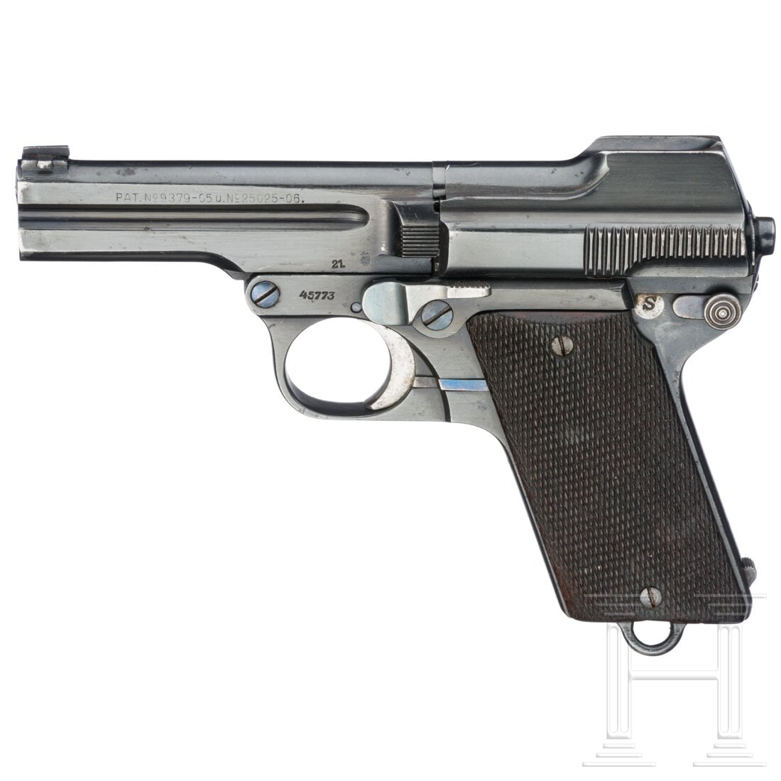 A Steyr Mod. 09/34, 2nd pattern with re-enforced slide: A Steyr Mod. 09/34, 2nd pattern with re-enforced slideCal. 7,65mmBrowning, SN. 45773, nummerngleich. Blanker Lauf. Achtschüssig. Standardbeschriftung. Originale Brünierung mit leichten Tragespuren. 