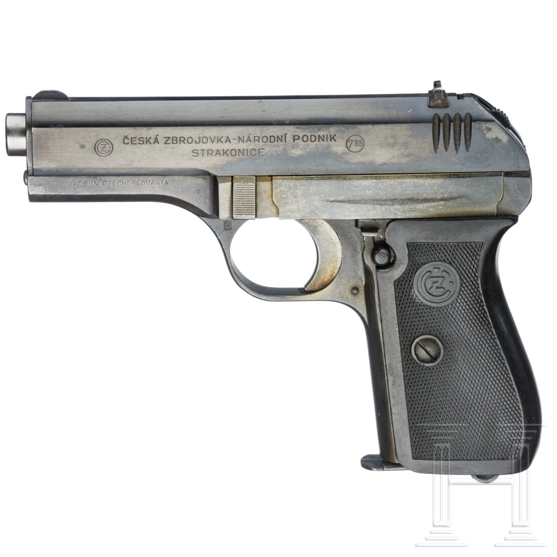 A CZ Mod. 27, 1949: A CZ Mod. 27, 1949Cal. 7,65mmBrowning, SN. 580634, äußerlich nummergleich. Blanker Lauf. SA. Neunschüssig. Der Schlitten links gemarkt mit CZ Logo, Kaliber und "CESKA ZBROJOVKA NARODNI PODNIK / STR