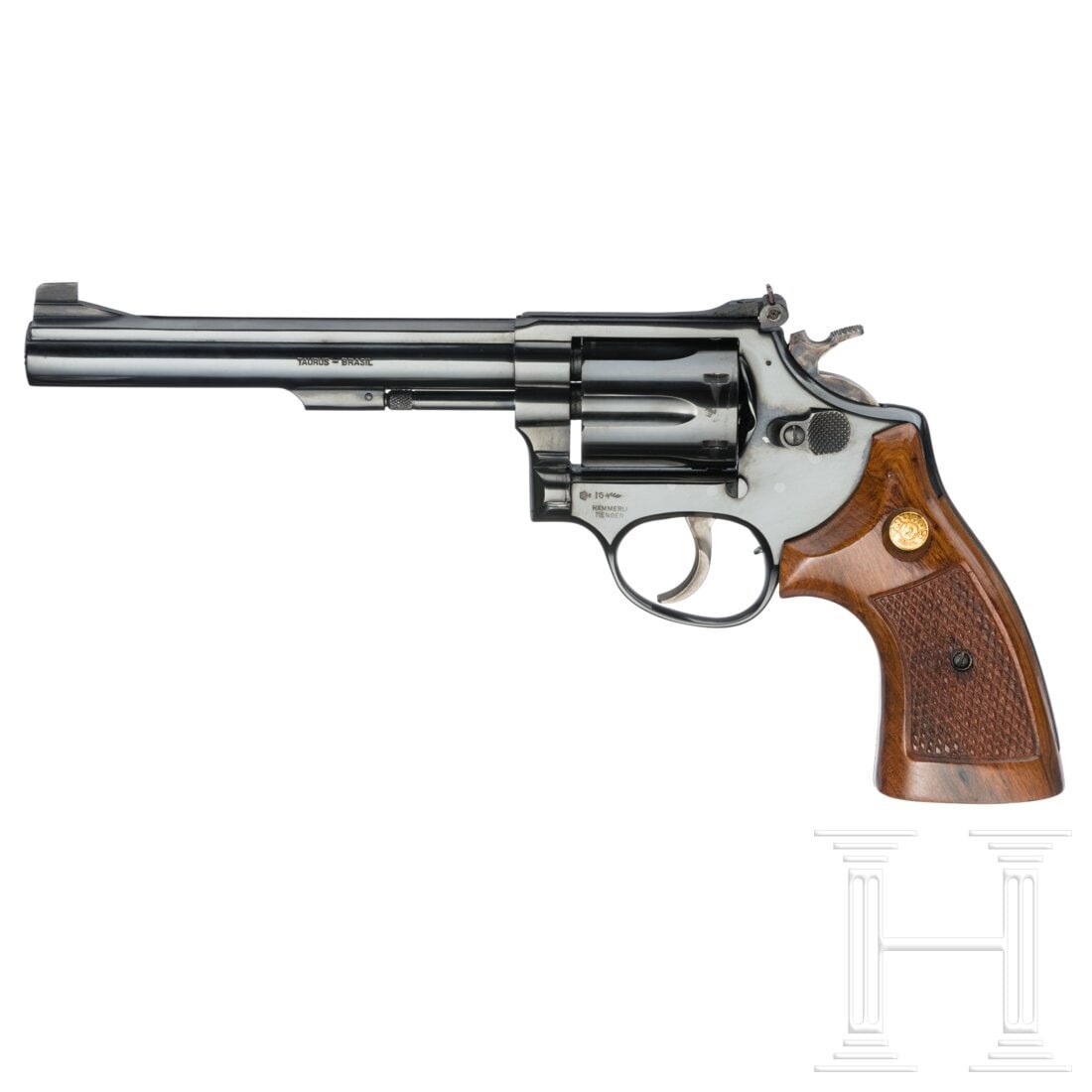 Brazil - a Taurus Mod, 96 sports revolver: Brazil - a Taurus Mod, 96 sports revolverCal. .22lr, SN. 142190, blanker Lauf, Länge 6". Sechsschüssig. Deutscher Beschuss 1986. Mikrovisier. Links am Lauf Firmierung, rechts Kaliber. Vollständige,