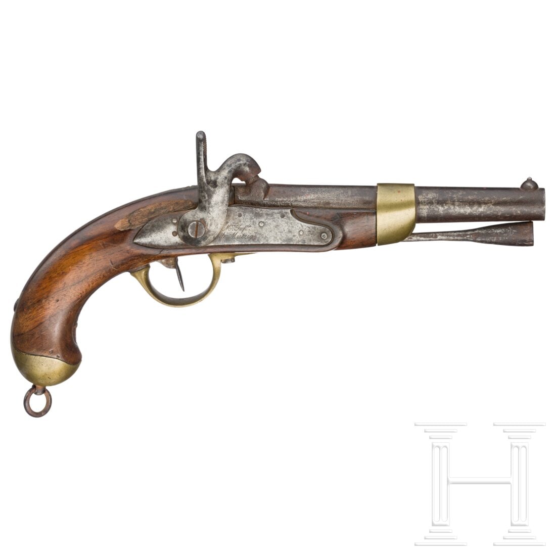 An M 1822 T bis cavalry percussion pistol by Mutzig: An M 1822 T bis cavalry percussion pistol by MutzigLeicht narbiger oktagonaler, in rund übergehender Lauf mit vierfach gezogener, rauer Seele im Kaliber 17,7 mm. Schlossplatte mit "Mre Impale de Mutz
