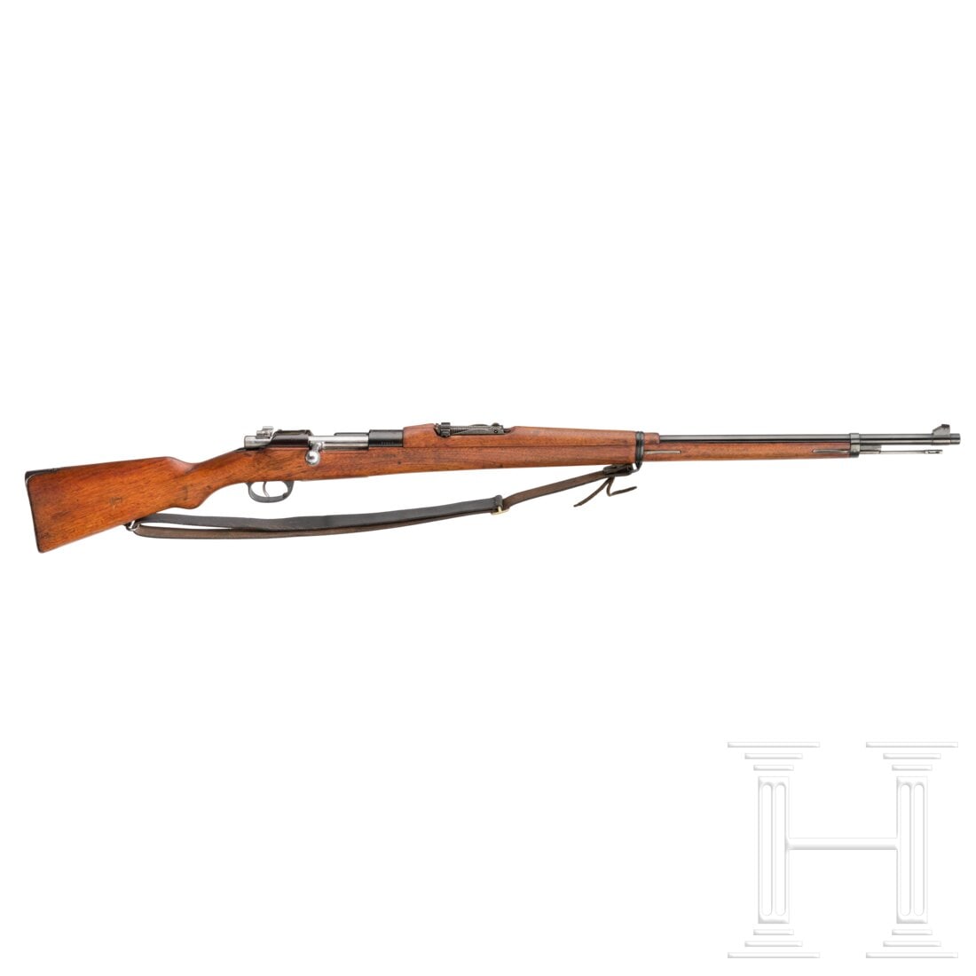 A DWM Mod. 1904: A DWM Mod. 1904Cal. 6,5x58Mauser, SN. F 9802, nummerngleich. Leicht rauer Lauf, Länge 74 cm. Auf der Hülse Krone "C I" (Carlos I). Deutscher Beschuss 1976. Gut erhaltene Brünierung an Lauf und Hül