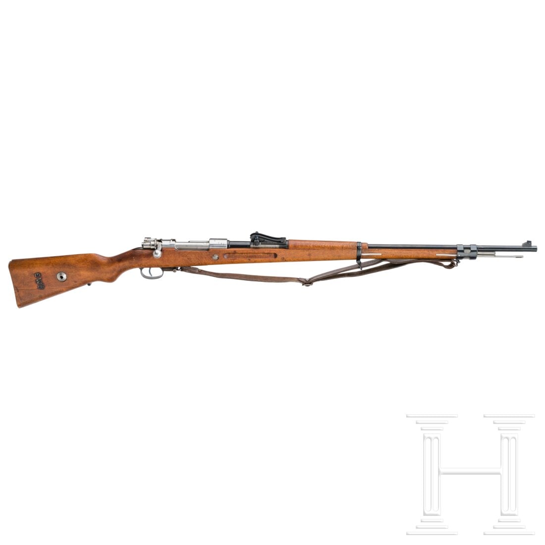 A Gewehr 98 by Erfurt, 1916: A Gewehr 98 by Erfurt, 1916Cal. 8x57JS, SN. 1817d , nummerngleich bis auf Bajonettaufnahme. Fast blanker Lauf. Hülsenkopf gemarkt Krone / "Erfurt / 1916". Div. kaiserliche Abnahmen. Metallteile über