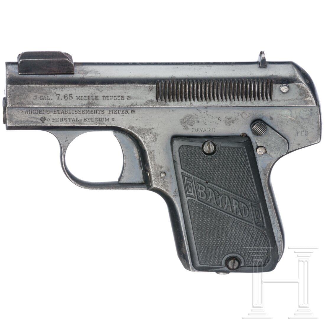 A Pieper-Bayard M 1908: A Pieper-Bayard M 1908Cal. 7,65mmBrowning, SN. 105777, nummerngleich. Lauf matt. Fünfschüssig. Gültiger Beschuss. Links am Verschluss gemarkt "Cal. 6,35 Modèle Déposé". Originale Brünierung tei