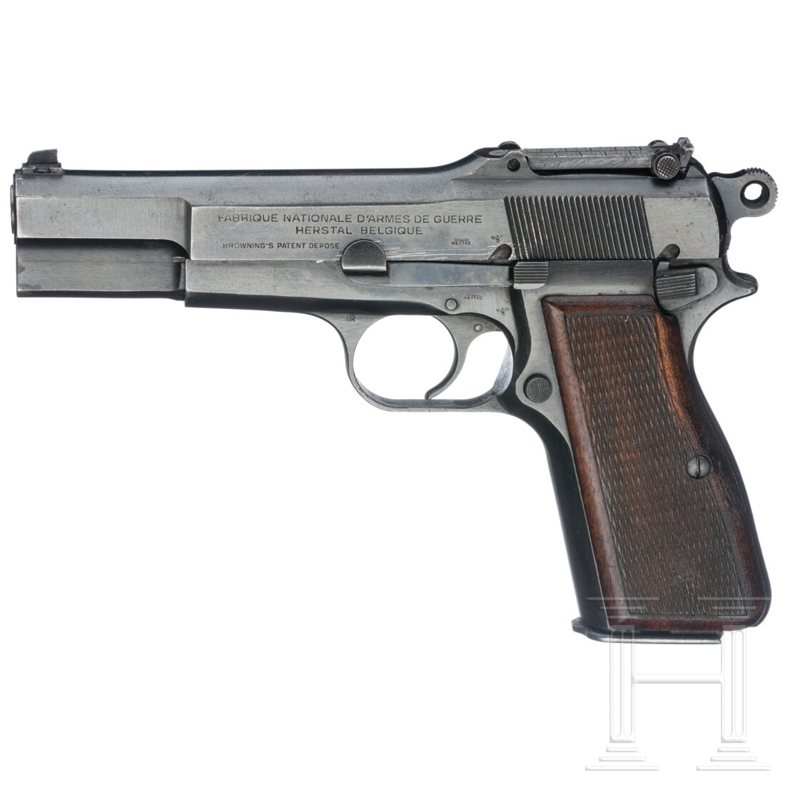 An FN Mod. 35 HP, ca. 1942: An FN Mod. 35 HP, ca. 1942Cal. 9mmLuger, SN. 122053, nummerngleich. Fast blanker Lauf, Länge 112 mm. 13-schüssig. Schiebevisier skaliert 50 - 500. Standardbeschriftung. Div. Abnahmen Adler/"WaA140"