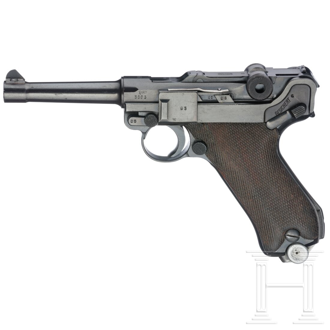 A Mauser Luger, 1939, Police: A Mauser Luger, 1939, PoliceCal. 9mmLuger, SN. 3603w, äußerlich nummerngleich (ohne Magazin). Blanker Lauf. Ziviler Beschuss Krone/"U". Hülsenkopf gemarkt "1939", Vordergelenk mit Mausertonne. Poli