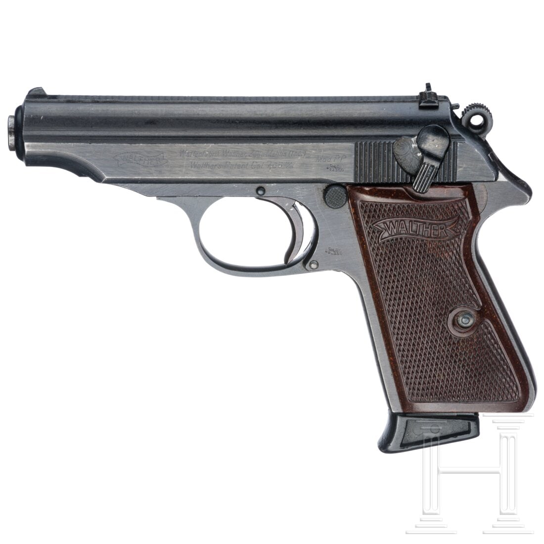 A Walther Mod. PP, ca. 1942: A Walther Mod. PP, ca. 1942Cal. 7,65mmBrowning, SN. 331812P , nummerngleich. Blanker Lauf. Achtschüssiges Magazin. Militärischer Beschuss. Standardbeschriftung. Militärische Abnahme Adler/"359". He