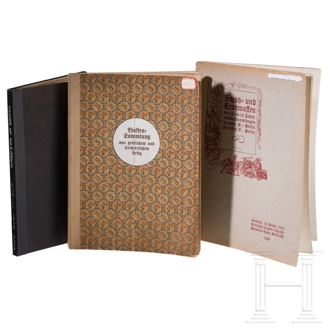 Three auction catalogs on the subject of antique weapons, 1912: Three auction catalogs on the subject of antique weapons, 1912"Armes et Armures. Collection de S. Exc. Monsieur H.P. de B...", St. Petersburg 1912. Mit sechs Abbildungen.Kunstauktionshaus Lepke: "Schu