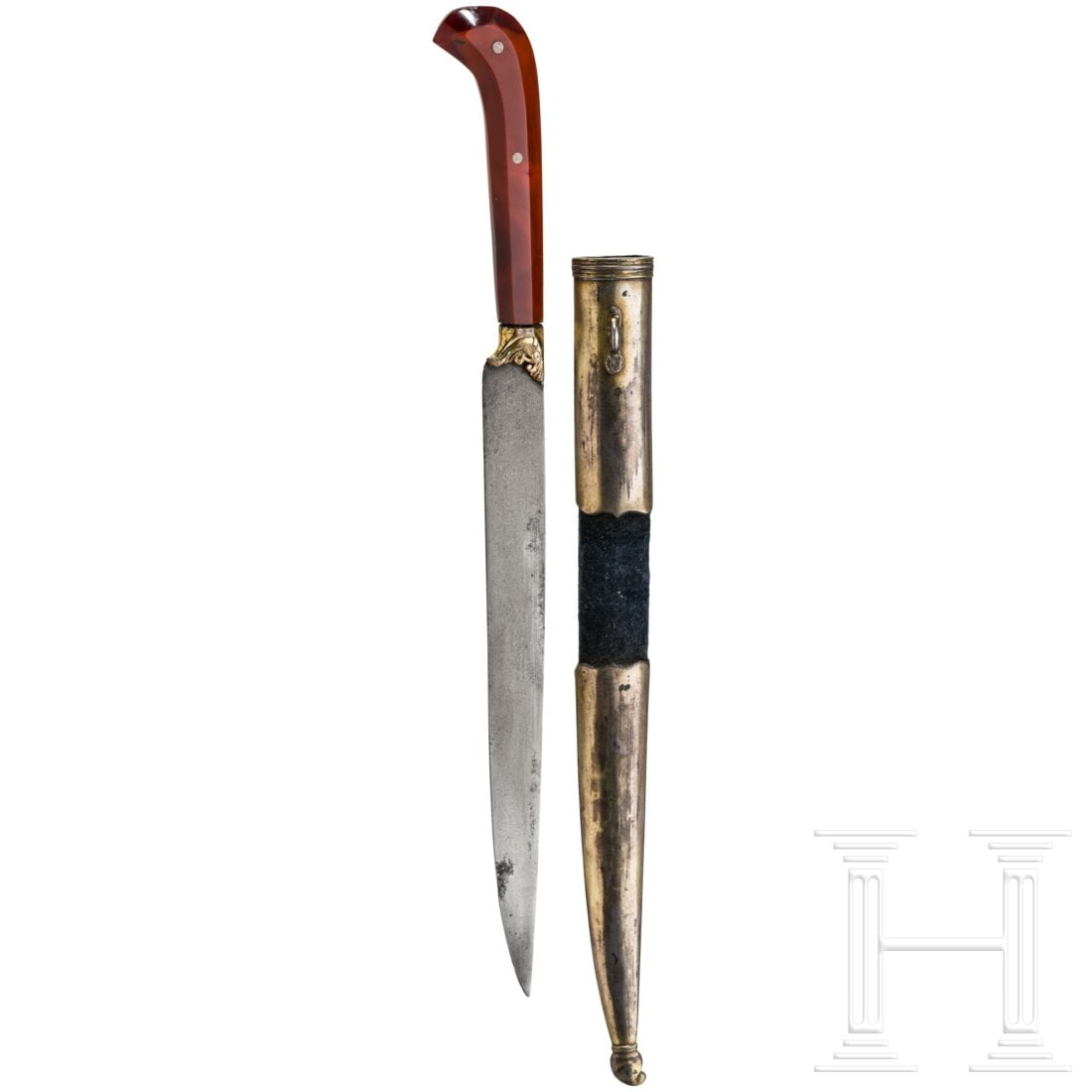 An Ottoman bichaq with wootz blade and carnelian grip, late 18th century: An Ottoman bichaq with wootz blade and carnelian grip, late 18th centurySlender, single-edged blade forged in finely figured wootz-Damascus, stained in places. The gilt silver ferrule with relief deco