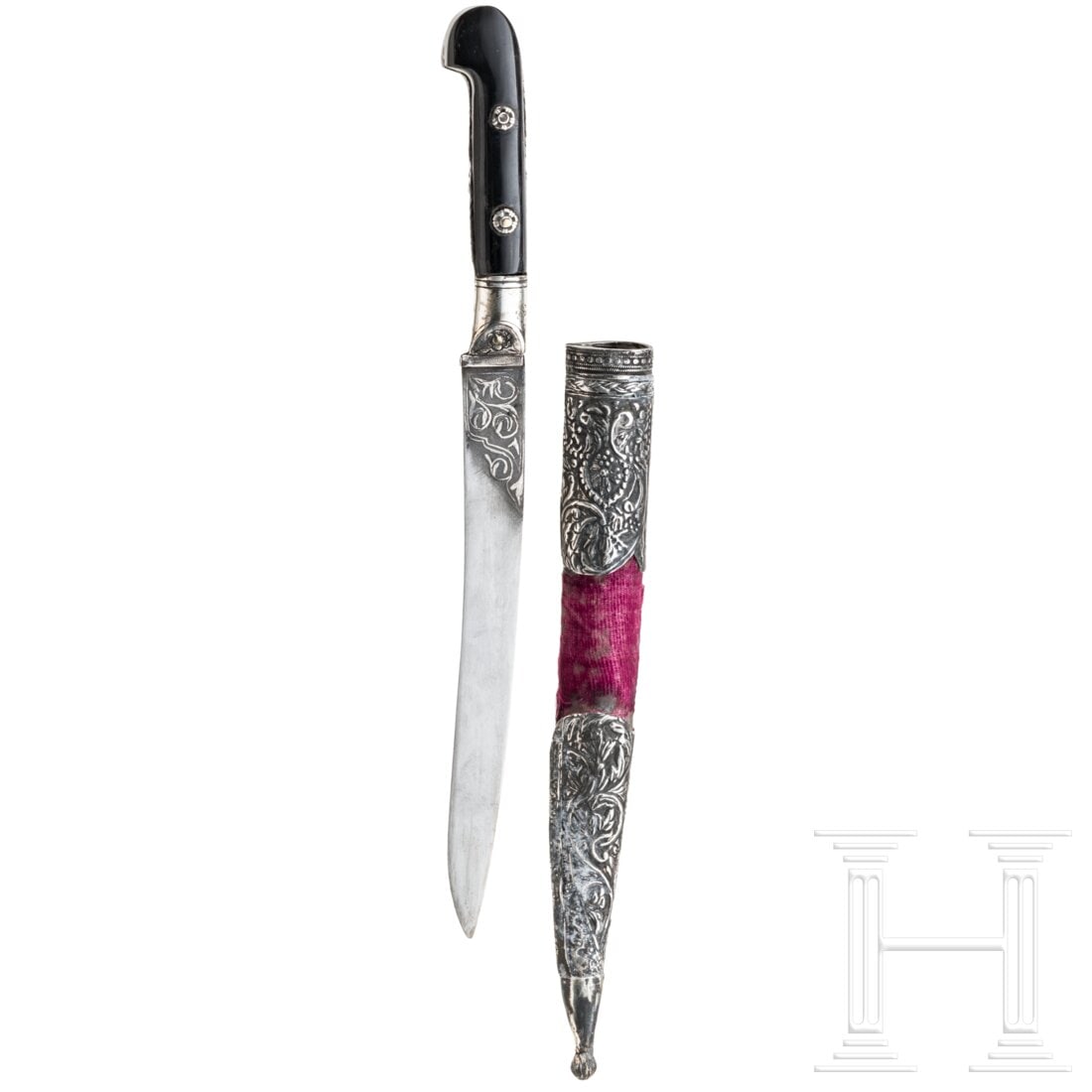 An Ottoman bicak, first half of the 19th century: An Ottoman bicak, first half of the 19th centuryLeicht geschwungene Rückenklinge, am Ansatz beidseitig floraler silbertauschierter Dekor. Gravierte silberne Zwinge, reliefiertes silbernes Griffband. 