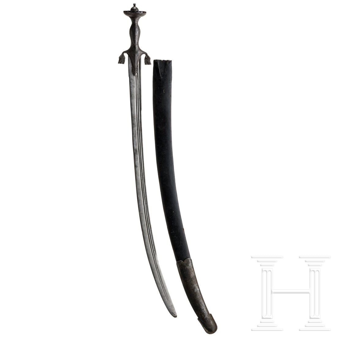 An Afghan pouluar with engraved hilt, circa 1800: An Afghan pouluar with engraved hilt, circa 1800Lange, beidseitig dreifach gekehlte Klinge. Einseitig vier Kreismarken in mittlerer Kehlung geschlagen. Fein graviertes und ziseliertes Eisengefäß mit