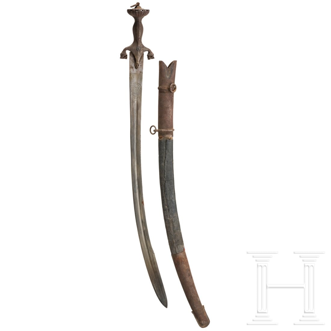An Afghan polouar, 19th century: An Afghan polouar, 19th centuryKräftige Rückenklinge mit verbreiterter zweischneidiger Spitze und beidseitiger schmaler Kehlung. Am Ansatz beidseitig gravierte Zierkartuschen. Typisches eisernes Gef