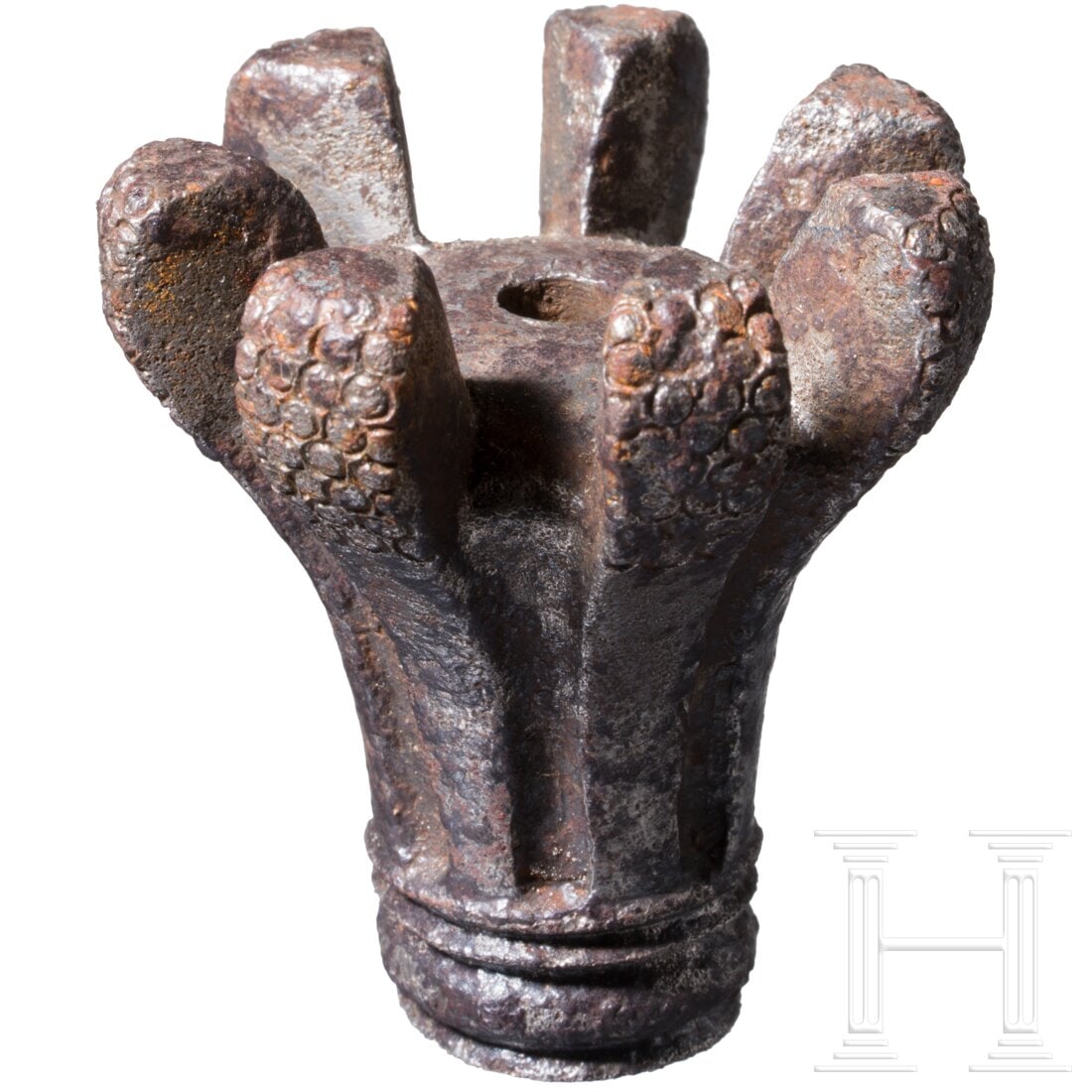 A south German or Swiss sword pommel, ca. 1540: A south German or Swiss sword pommel, ca. 1540Schmiedeeisen. Schlanker, achtfach gekehlter Knauf mit punziertem Dekor. Am Ansatz geschnittene Bandgliederung. Oberfläche leicht narbig. Höhe 5 cm.Cond