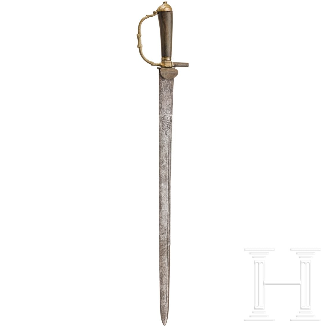 A large German hunting hanger with an etched blade, 1st half of the 18th century: A large German hunting hanger with an etched blade, 1st half of the 18th centurySchlanke, scharfe Keilklinge (fleckig), beidseitig je zwei Züge beim Rücken, zweischneidige Mittelspitze, am Ansatz be
