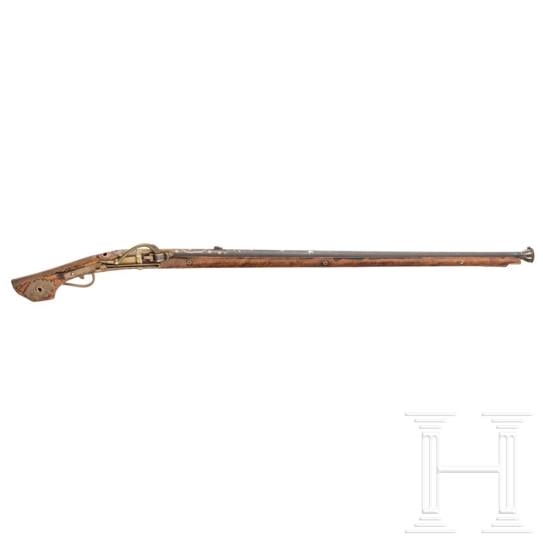 Teppo, Japan, Edo period: Teppo, Japan, Edo periodRunder Lauf mit abgeflachter Visierlinie und tulpenförmiger Mündung. Glatte Seele im Kaliber 10 mm. Über der Kammer mit Messing plattiert, dazwischen zwei in Silber eingeleg