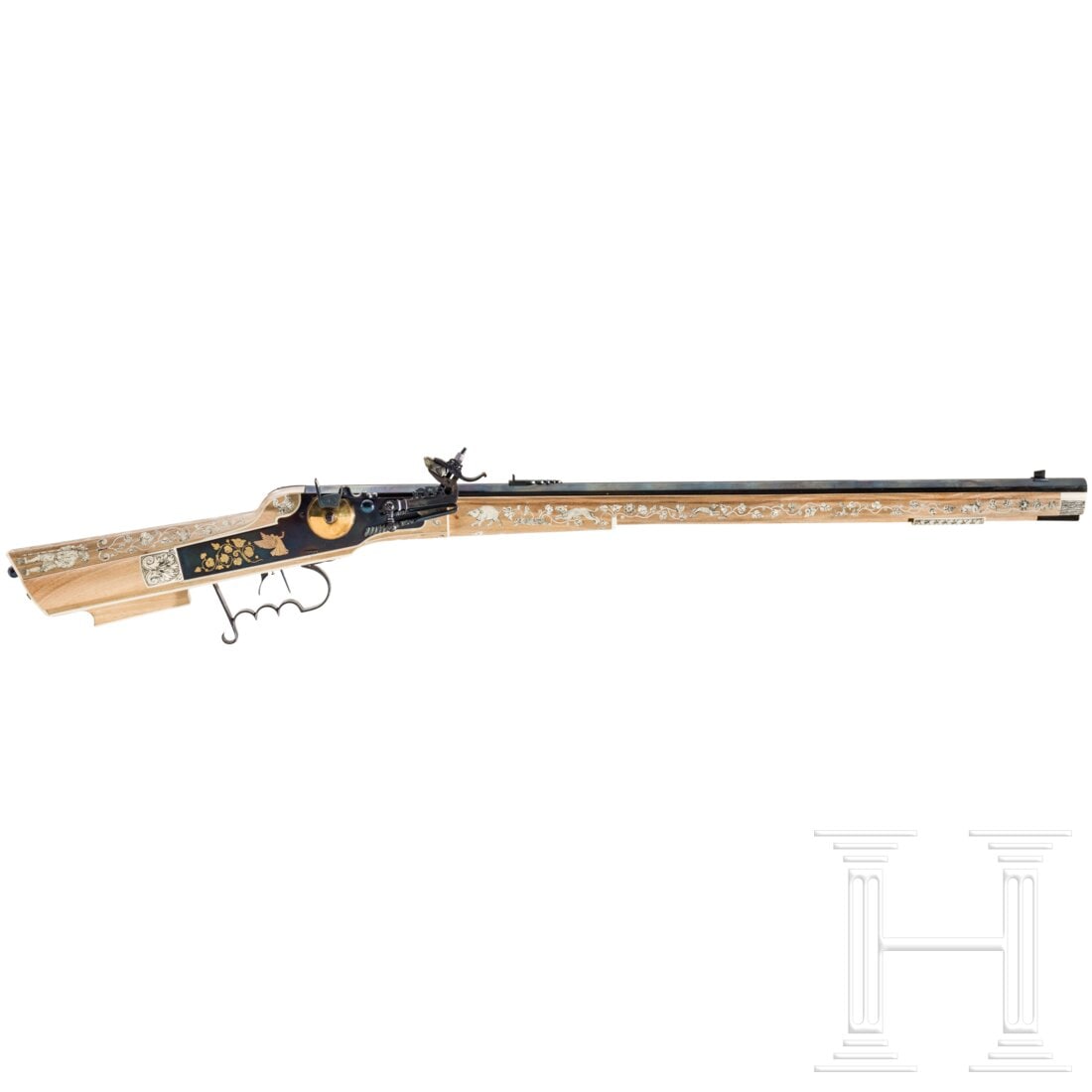 A modern German reproduction of a wheellock-rifle in the Saxon style of circa 1600, circa 2020: A modern German reproduction of a wheellock-rifle in the Saxon style of circa 1600, circa 2020Brünierter achtkantiger Lauf in Zweitverwendung, gezogene Seele im Kal. 45. Eingeschobene eiserne Visieru