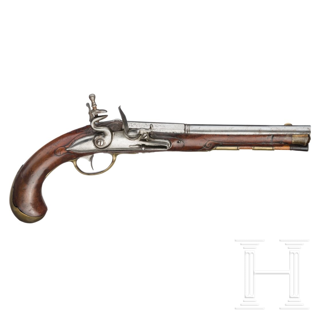A German flintlock pistol, circa 1760: A German flintlock pistol, circa 1760Oktagonaler, nach Baluster in rund übergehender Lauf mit sechsfach gezogener Seele im Kaliber 15 mm. Schmale, gewölbte Schlossplatte. Leicht verschnittene Vollsc