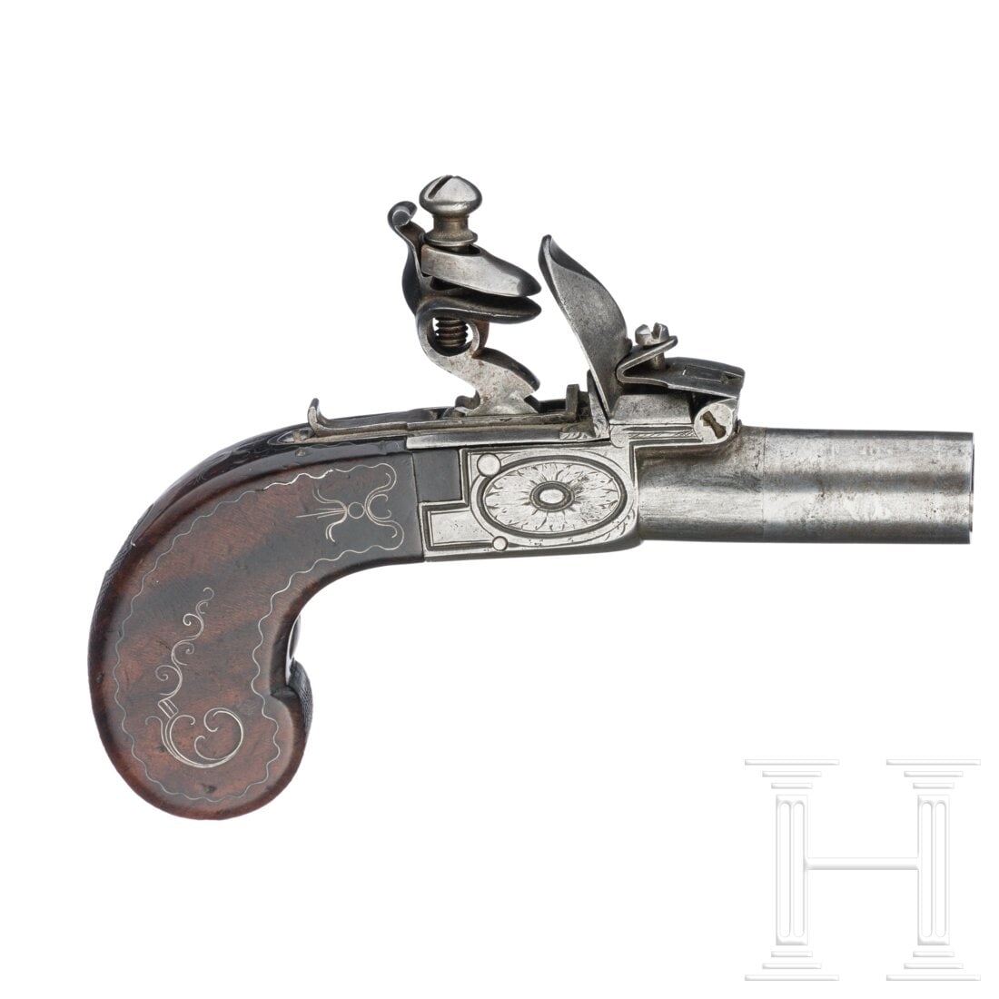 A German flintlock pocket pistol, circa 1800: A German flintlock pocket pistol, circa 1800Runder, abschraubbarer Lauf mit glatter Seele im Kaliber 12,5 mm. Steinschloss mit Sicherung, einklappbarem Abzug und mittig gelegenem Hahn mit Resten der o