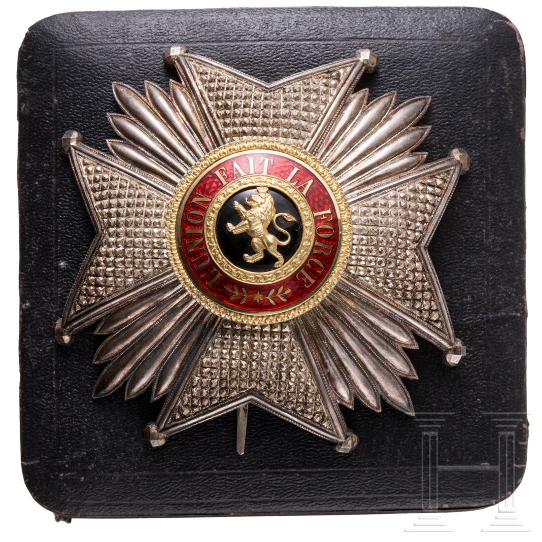 Order of Leopold, a breast star for the Commanders cross: Order of Leopold, a breast star for the Commanders crossAn older piece of exquisite jeweler's quality. Convex, partially brilliant-cut silver body; the medallion is gold with colored enamel. Reverse t