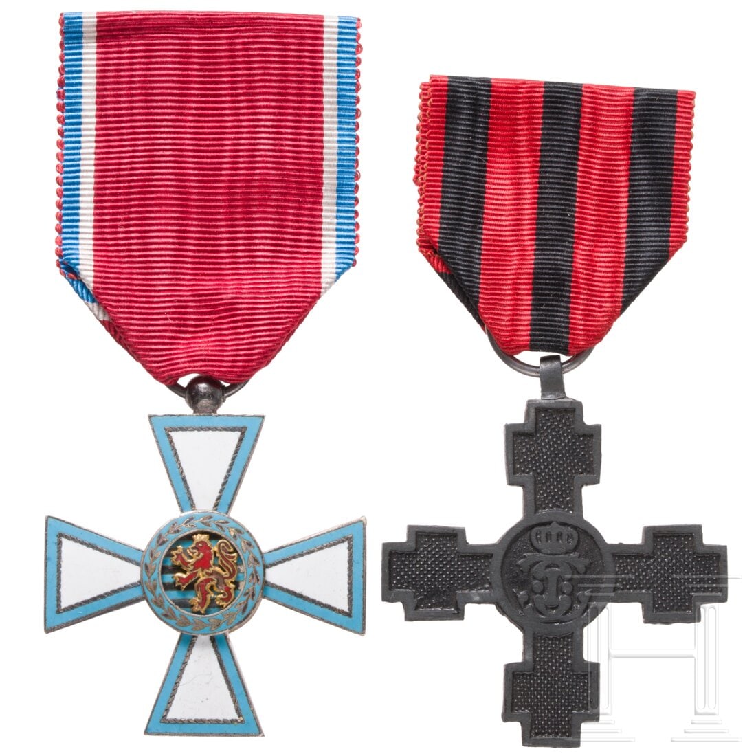 Romanian Cross "For the Crossing of the Danube," Luxembourg Order of Merit: Romanian Cross "For the Crossing of the Danube," Luxembourg Order of MeritGeschwärztes Eisen. Maße: 43 x 49 mm mit Öse. Komplett mit originalem Bandabschnitt. Gestiftet von Prinz König I. von Rum�
