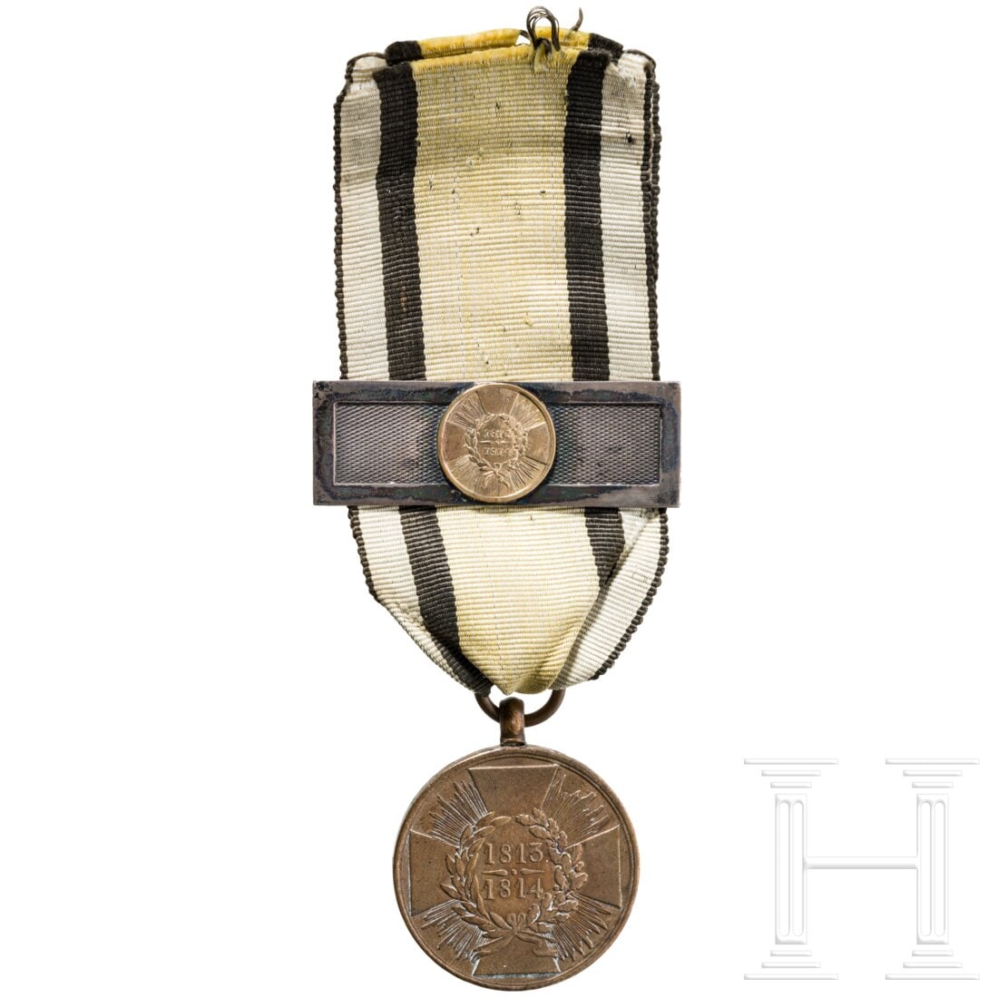 A War Medal for Combatants 1813-1814: A War Medal for Combatants 1813-1814 Bronze, vorderseitig ein Kreuz mit kantigen Armen und die Jahreszahlen „1813 /1814", Randinschrift „AUS EROBERTEM GESCHÜTZ". Am originalen Bandabschnitt (etwa