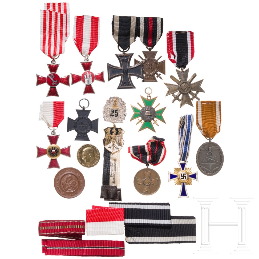 A small group of orders: A small group of ordersEin Mutterkreuz in Gold, KVK 2. Klasse und Medaille, Schutzwallmedaille, Dazu drei Hanseatenkreuze, EK 2 von 1914, Erinnerungskreuz Für Deutschlands Ehre im Osten (Ostfrontkreu