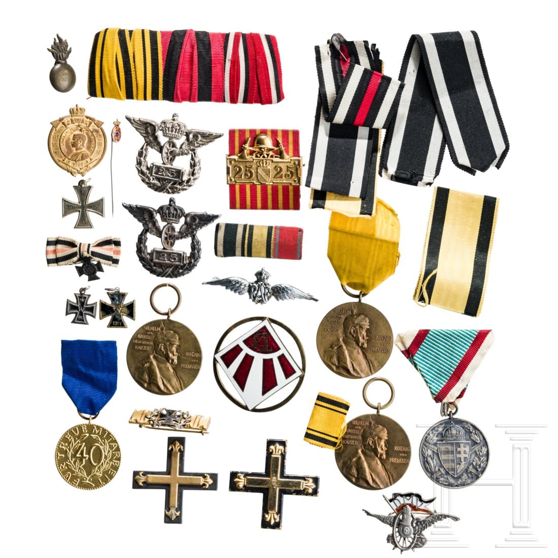 A small group of orders and badges: A small group of orders and badgesPreußisches Ehrenzeichen für Verdienste im Feuerlöschwesen und zwei Erinnerungszeichen der Staatseisenbahn für 25 Jahre. Ehrenzeichen für 25 Jahre der badischen 