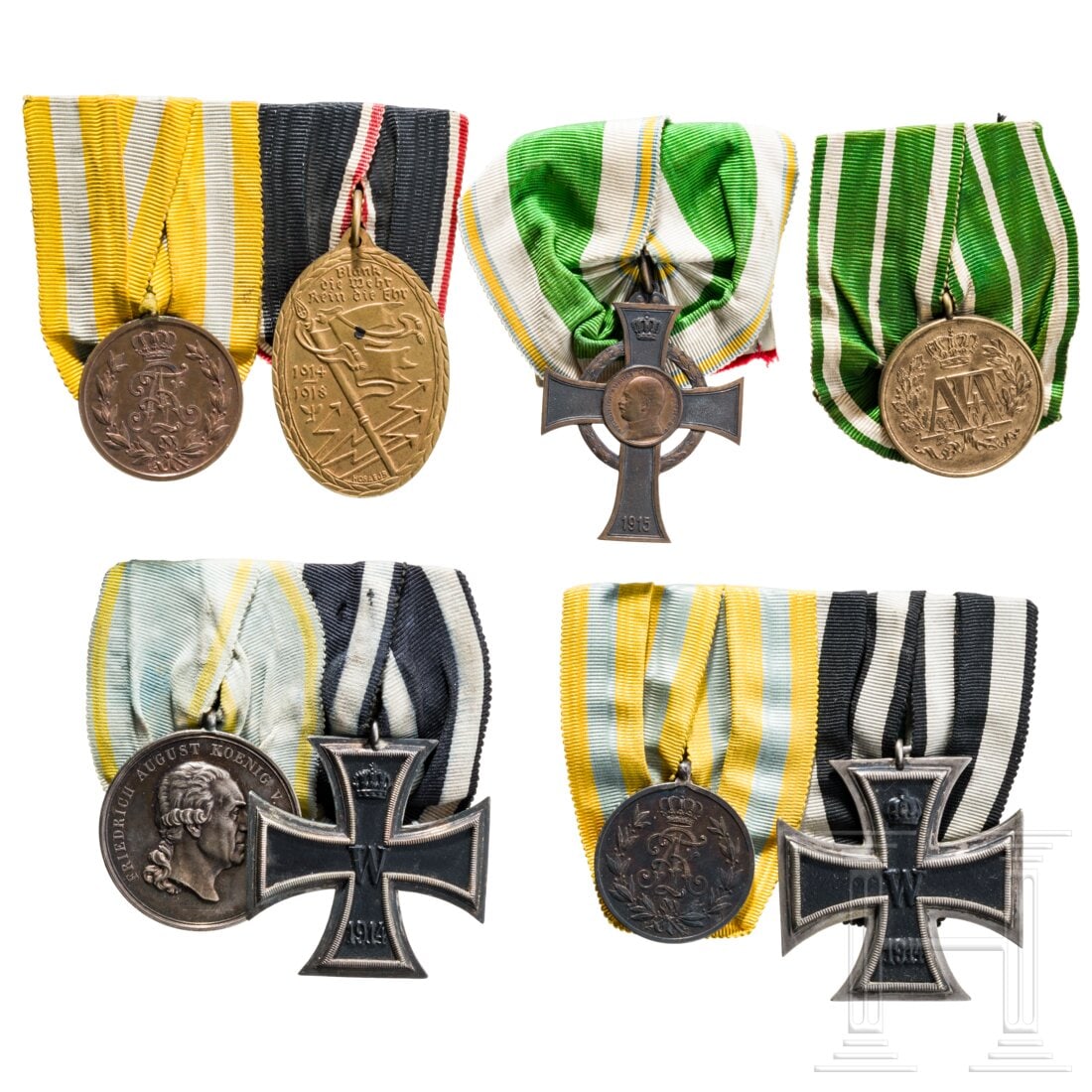 Mixed lot of Saxon decorations: Mixed lot of Saxon decorationsKonvolut sächsische Ehrenzeichen auf Schnallen montiert, dabei zweiteilige Schnalle mit silberner St. Heinrichs-Medaille, diese mit Stempelschneider "F.U.". Insgesamt ac