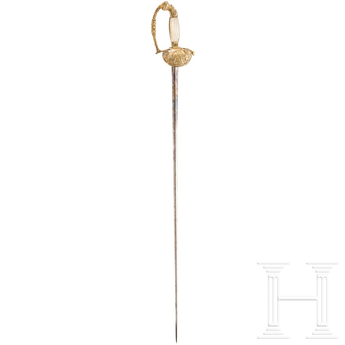 A sword for a high-ranking officer, 1st half of the 19th century: A sword for a high-ranking officer, 1st half of the 19th centuryHohl geschliffene Dreikantklinge (fleckig), im oberen Viertel allseitig geätzt mit Trophäen und Ranken (Vergoldungs- und Bläuungsspur