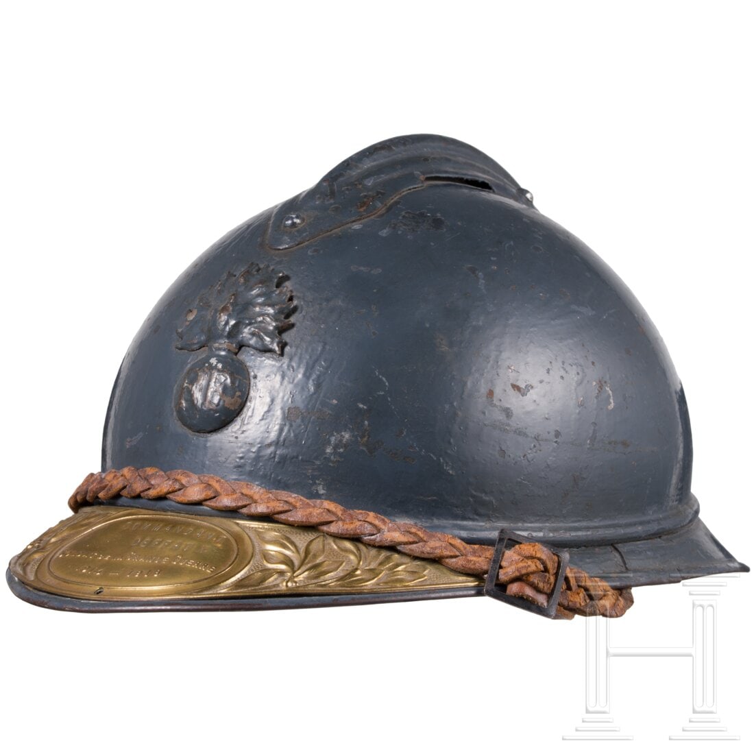 A "Adrian" steelhelmet M 15 with veteranshild for an Infantry commander: A "Adrian" steelhelmet M 15 with veteranshild for an Infantry commanderHorizontblau übermalte Glocke mit angesetztem zweiteiligem Rand, aufgesetztem Verstärkungskamm und schauseitigem Infanterieembl