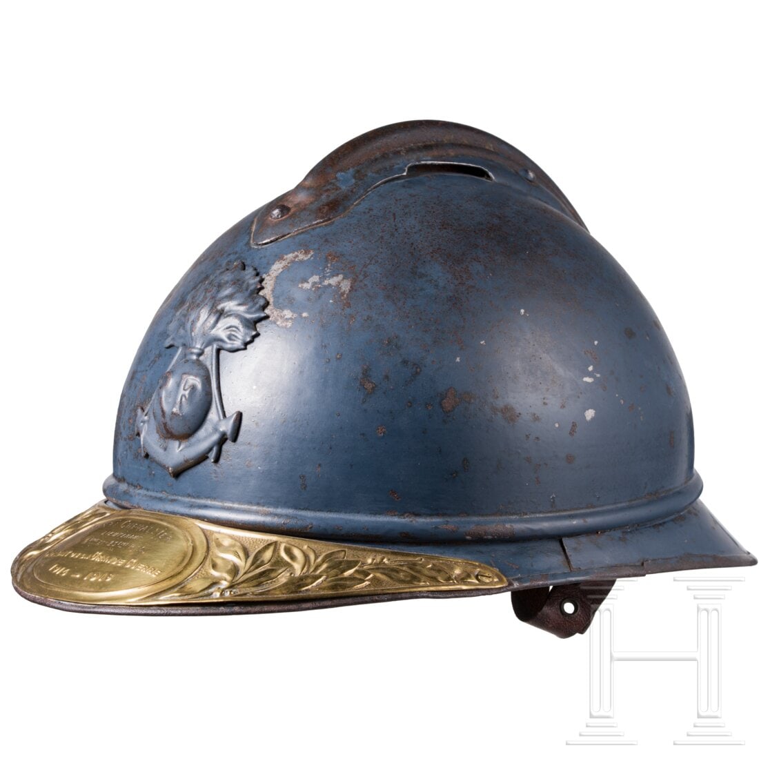 A "Adrian" steelhelmet M 15 with veteranshild for a Lieutenant in the colonial army/navy: A "Adrian" steelhelmet M 15 with veteranshild for a Lieutenant in the colonial army/navyHorizontblau lackierte Stahlglocke mit angesetztem zweiteiligem Rand, aufgesetztem Verstärkungskamm und schause