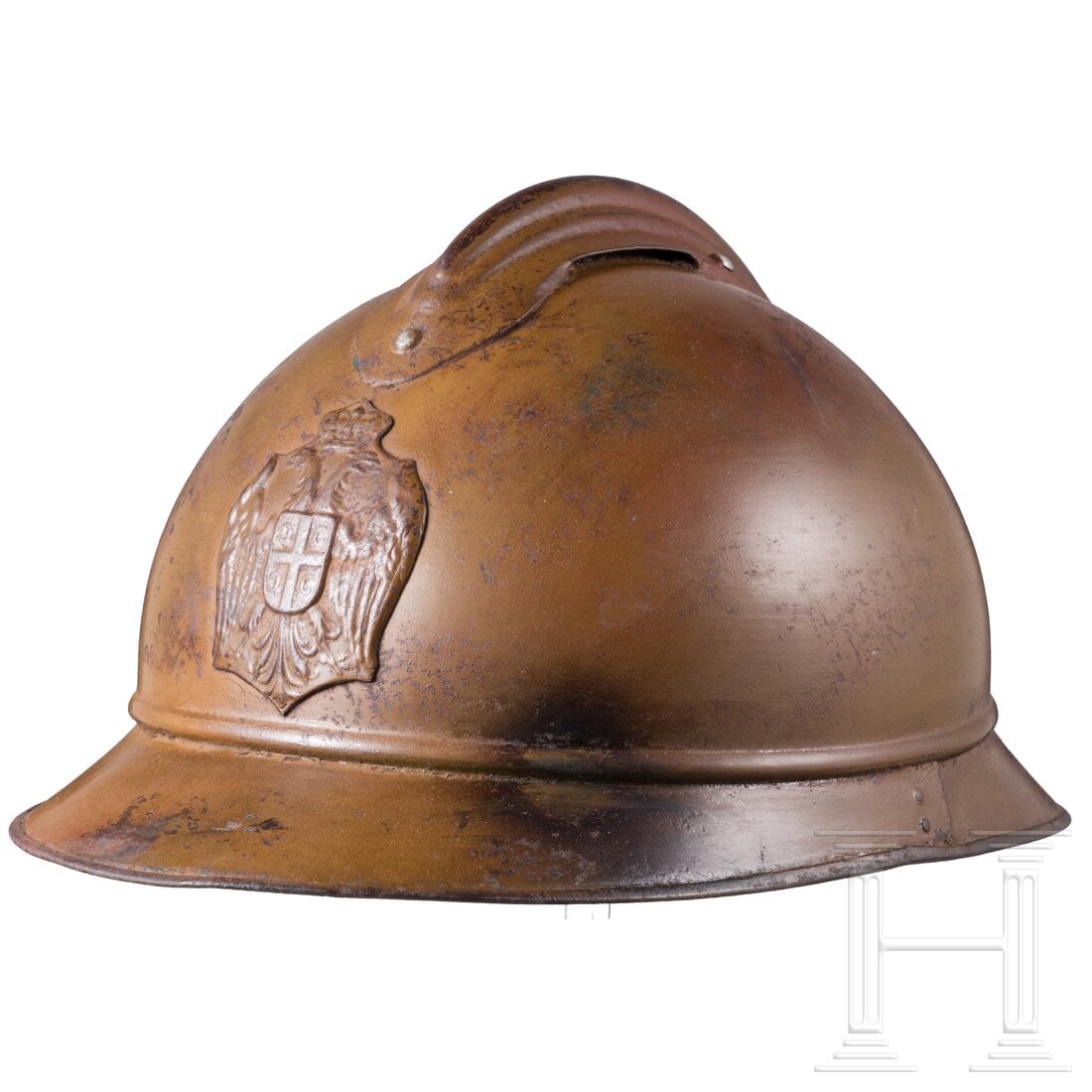 A Serbian steel helmet M 15 Adrian, 1915 - 1918: A Serbian steel helmet M 15 Adrian, 1915 - 1918Olivbraun lackierte Stahlglocke (berieben, Rostspuren, kleine Dellen) mit aufgelegtem eisernen Emblem des Königreichs Serbien bis 1918 (versplintet). Sc
