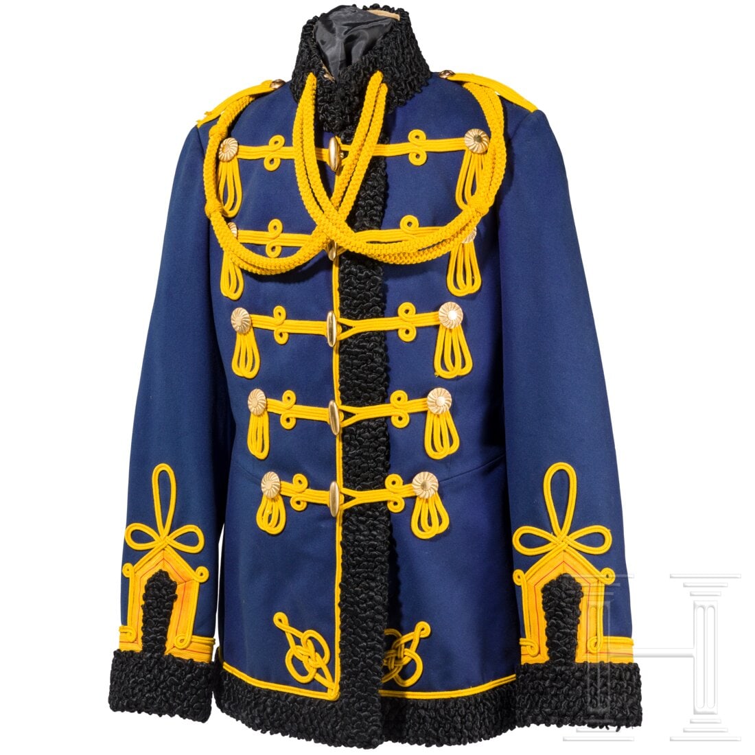 A fur for troopers in the Leib-Garde Hussar's Regiment with fresh colours: A fur for troopers in the Leib-Garde Hussar's Regiment with fresh coloursEigentumsstück. Feines dunkelblaues Tuch mit schwarzem Fellbesatz, Verschnürung aus gelber Plattschnur, an den Ärmelenden ge