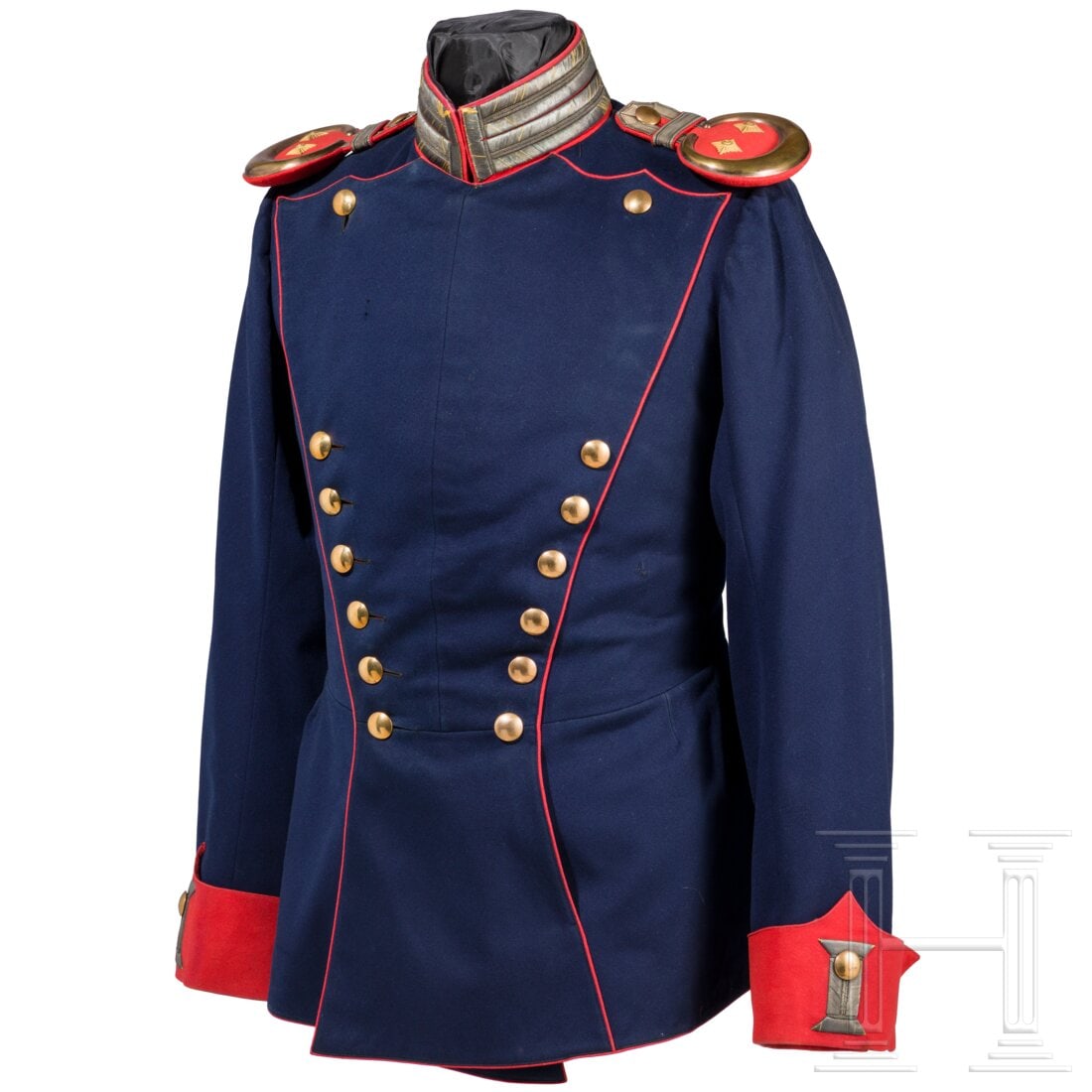 A ulanka for officers in the 2nd Garde-Ulanen-Regiment, circa 1900: A ulanka for officers in the 2nd Garde-Ulanen-Regiment, circa 1900Eigentumsstück. Feines dunkelblaues Tuch mit Kragen, Vorstößen und polnischen Aufschlägen in roter Farbe, auf Kragen und Aufschlä