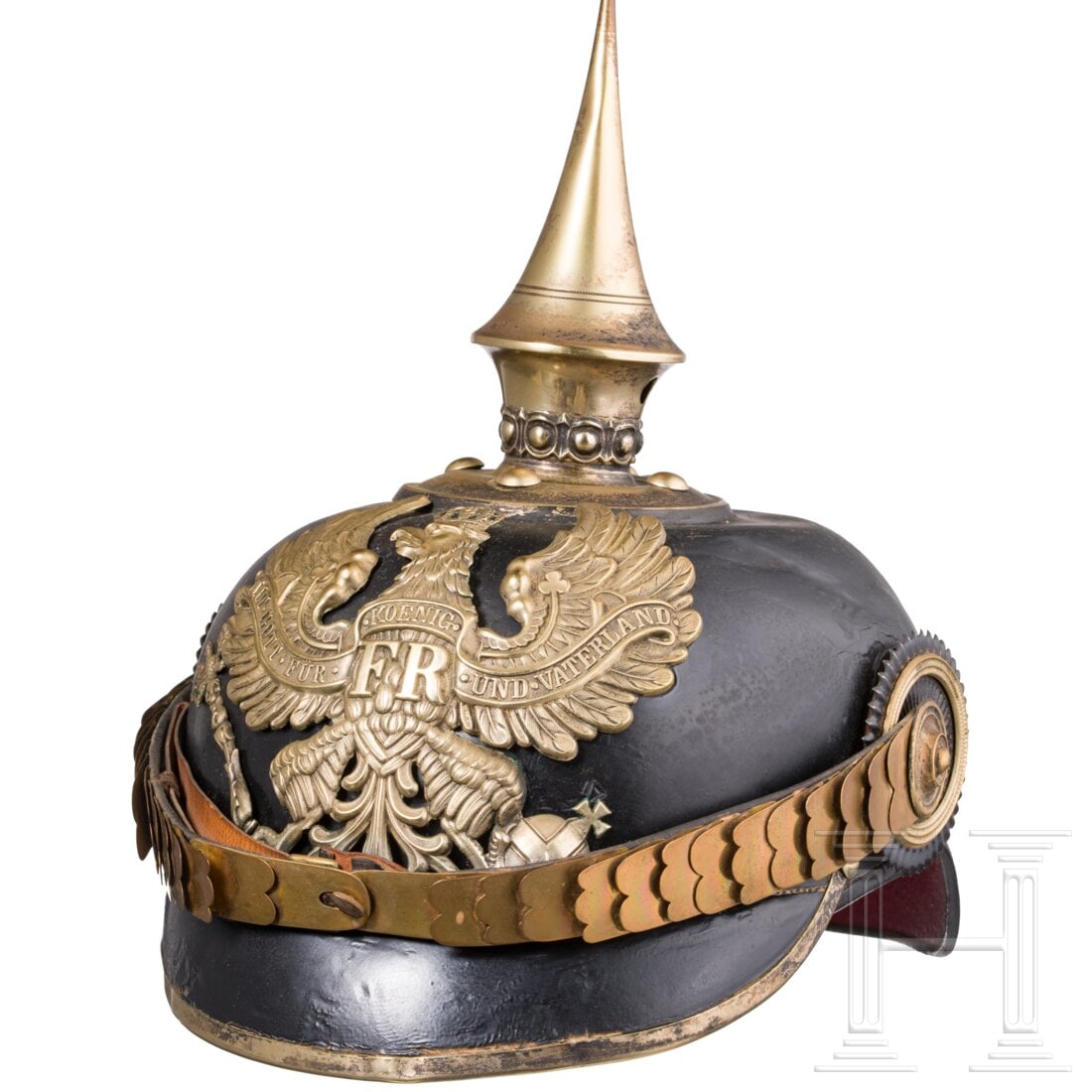 A helmet for members of the pioneer corps, circa 1900: A helmet for members of the pioneer corps, circa 1900Zusammengestellt aus alten Teilen. Schwarz lackierte Lederglocke (Risse, Druckstellen, Reparaturen) mit runden Schirmen und versilberten Neusilberb