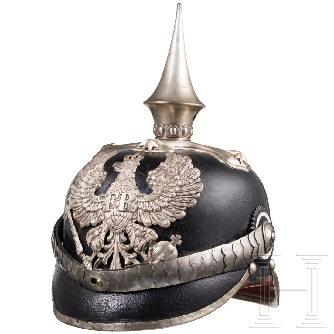 A helmet for officers with label ‘Reichsamt des Innern’, circa 1900: A helmet for officers with label ‘Reichsamt des Innern’, circa 1900 Schwarz lackierte Lederglocke (krakeliert, kleine nachgestrichene Lackfehlstellen) mit runden Schirmen und versilberten 