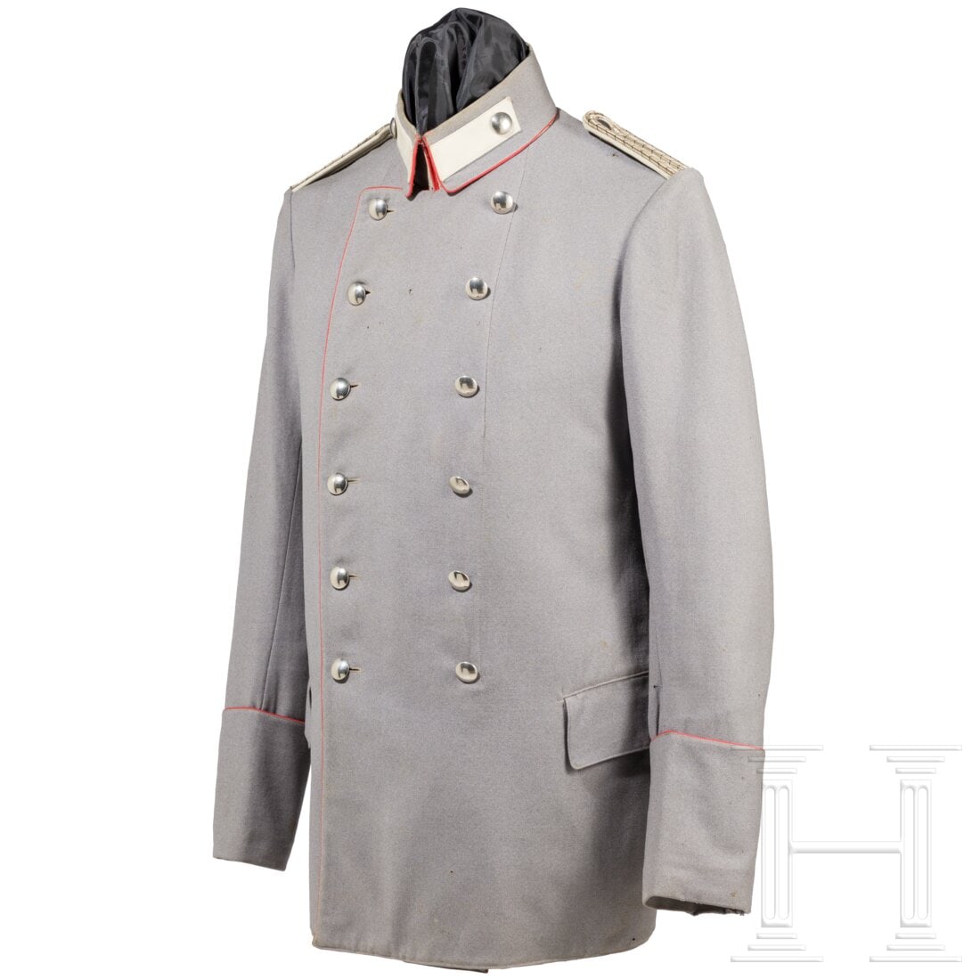 A litewka for a lieutenant in the 1st Guards Uhlan Regiment: A litewka for a lieutenant in the 1st Guards Uhlan RegimentHellgraue Gabardine mit ponceauroten Vorstößen, weißen Kragenpatten, silbernen Knöpfen („Hochfeine Qualität"), eingenähte Schulterst�