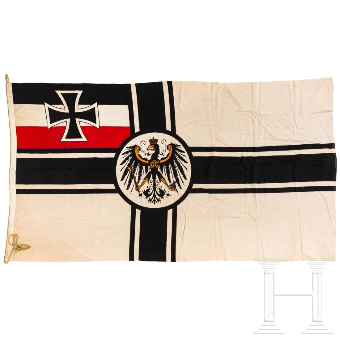 An imperial War Flag: An imperial War Flag Beidseitig farbig bedrucktes Fahnenleinen, die Randverstärkung mit eingenähter Befestigungsschlaufe und - leine, sowie Größenstempel „170/100". Ungebraucht, farbfrisch, ledi