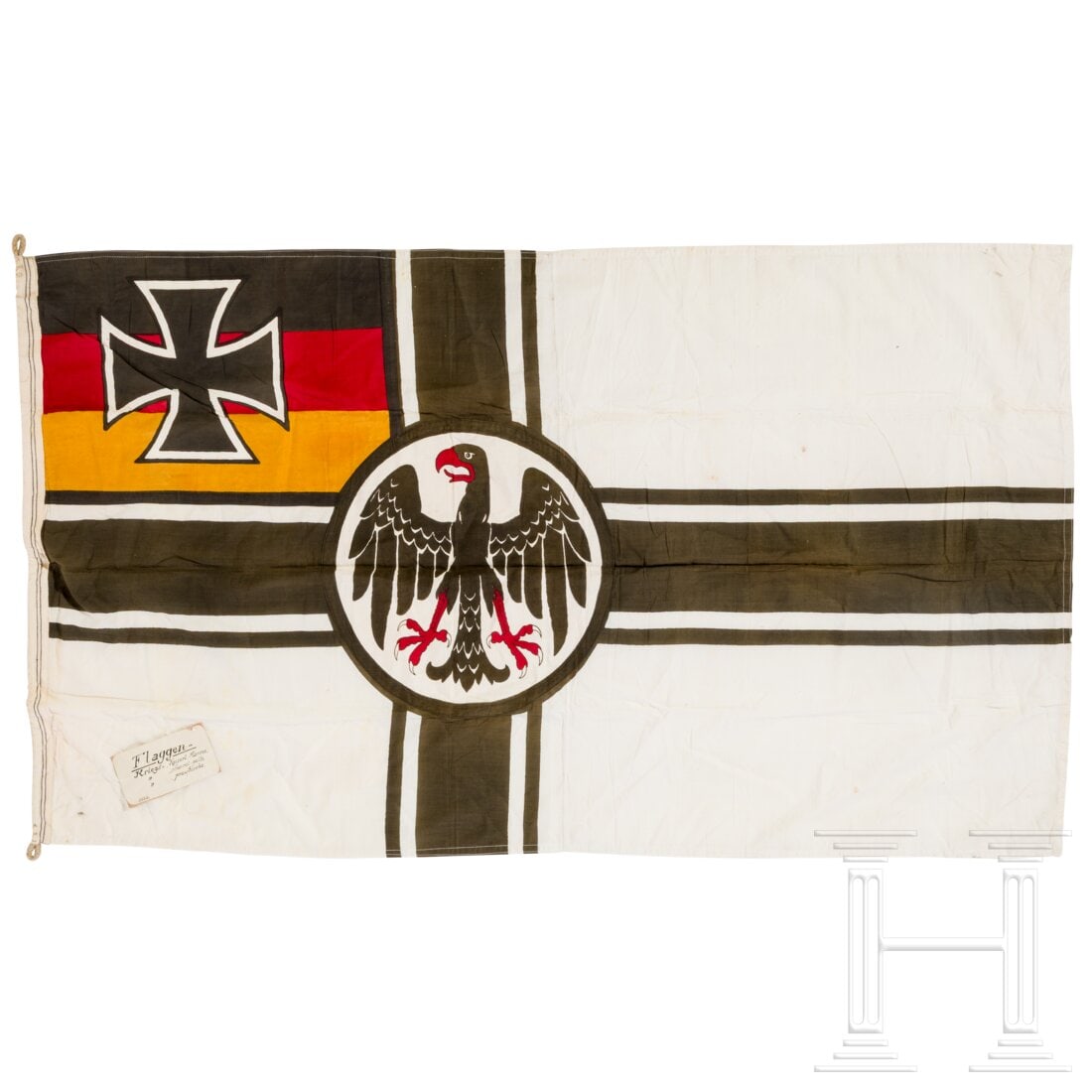 Weimar Republic - Imperial War Flag from 1919: Weimar Republic - Imperial War Flag from 1919Beidseitig bedrucktes Fahnentuch, der Reichsadler im Zentrum, der Hintergrund des schwarzen Kreuzes in den Nationalfarben schwarz-rot-gold gehalten, gestem