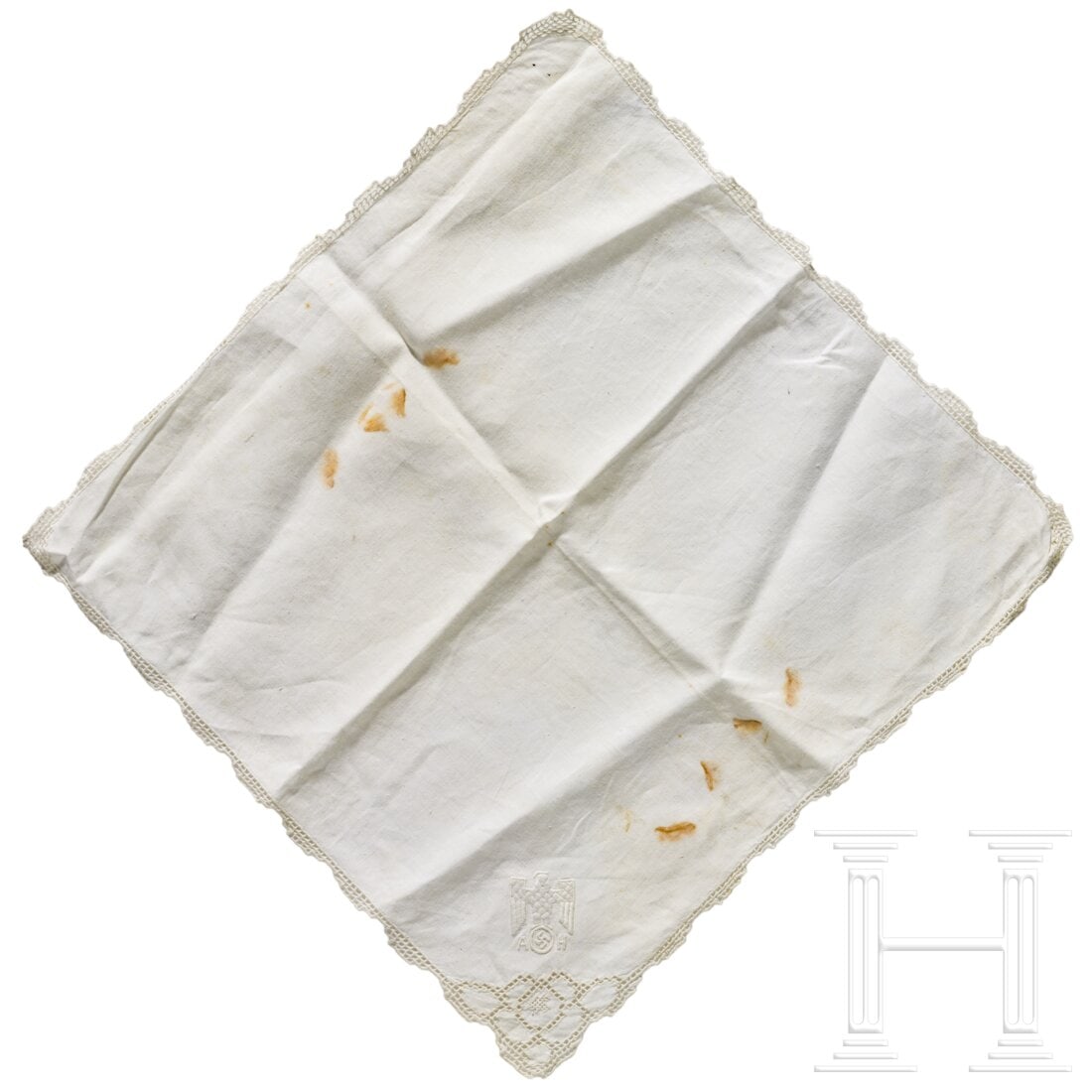 Adolf Hitler - small tablecloth: Adolf Hitler - small tableclothWhite tablecloth made of fine linen, embroidered initials "AH" under Nazi eagle, laced at the edges. Dimensions 34,5 x 34,5 cm. Signs of wear and age, spotted in places.