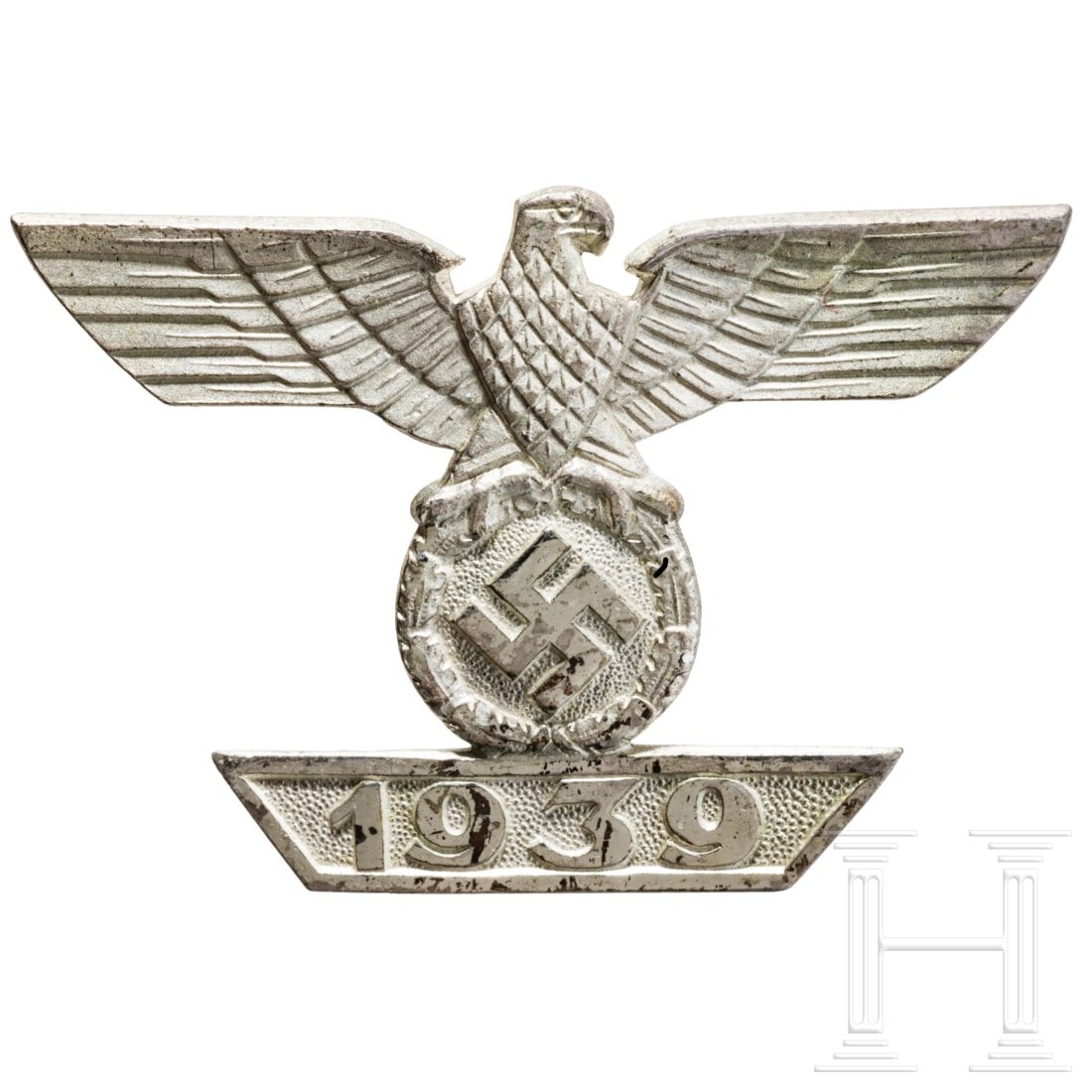 A 1939 "Spange" for the EK 1 of 1914: A 1939 "Spange" for the EK 1 of 1914Frostig versilberte Buntmetallausführung mit polierten Details, rs. vertikale Drahtnadel, unsigniert. Condition: I - II