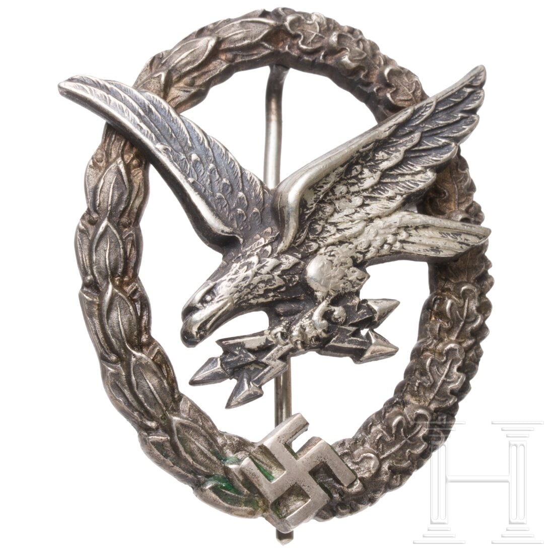 An Air Gunner's and Flight Engineer's Badge, manufacturer Juncker: An Air Gunner's and Flight Engineer's Badge, manufacturer JunckerBuntmetall-Fertigung, auf der Rückseite die Herstellermarkierung "C.E. Juncker Berlin SW", der Nadelhaken neuzeitlich ersetzt, die Pat