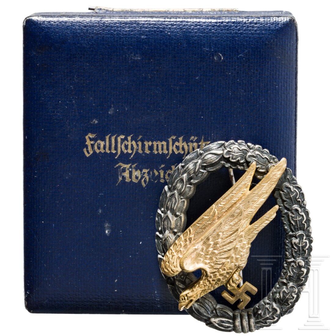 A cased Luftwaffe paratrooper's badge made by Deumer in Lüdenscheid (1 of 4)
