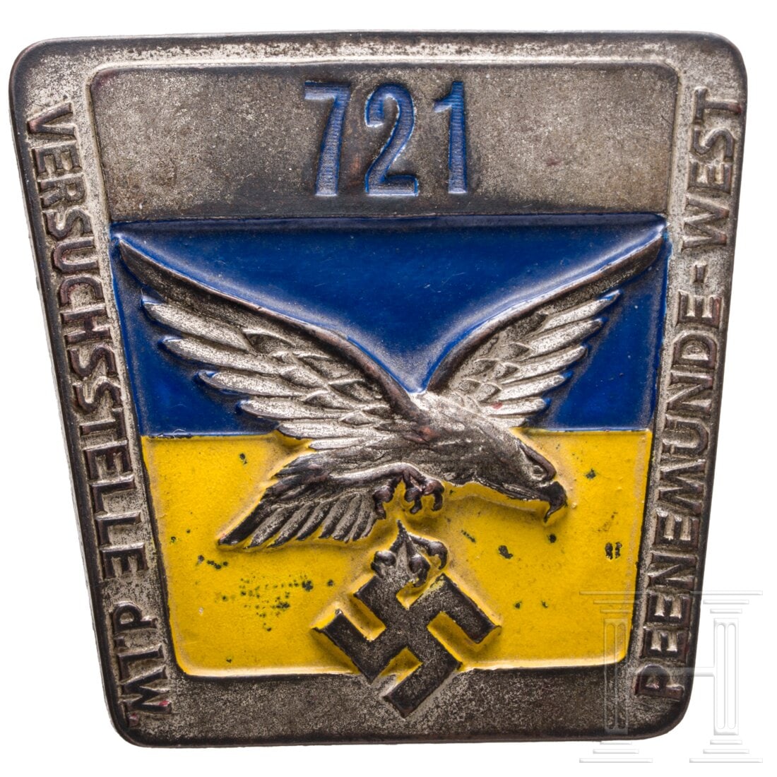 A service badge of the Peenemünde-West Luftwaffe Testing Station: A service badge of the Peenemünde-West Luftwaffe Testing StationVersilbertes Abzeichen aus Cupal, an Knopflochbefestigung, die Vorderseite blau-gelb lackiert, die Nummer "721" ebenfalls blau lackiert